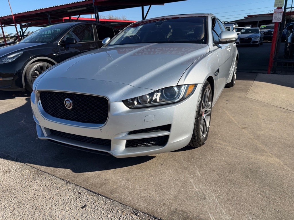 Photo 34 of this JAGUAR XE