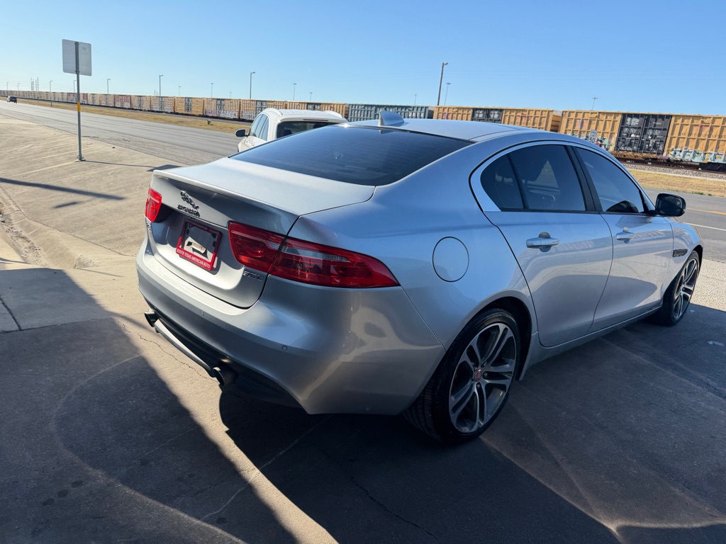 Photo 44 of this JAGUAR XE