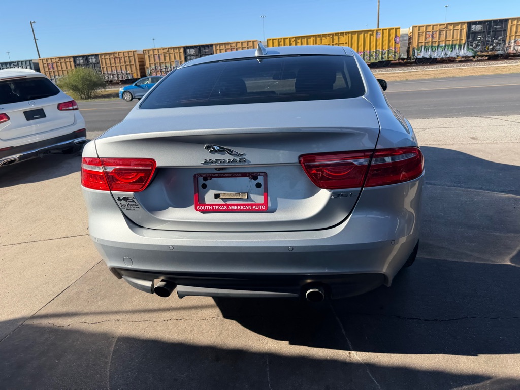 Photo 14 of this JAGUAR XE
