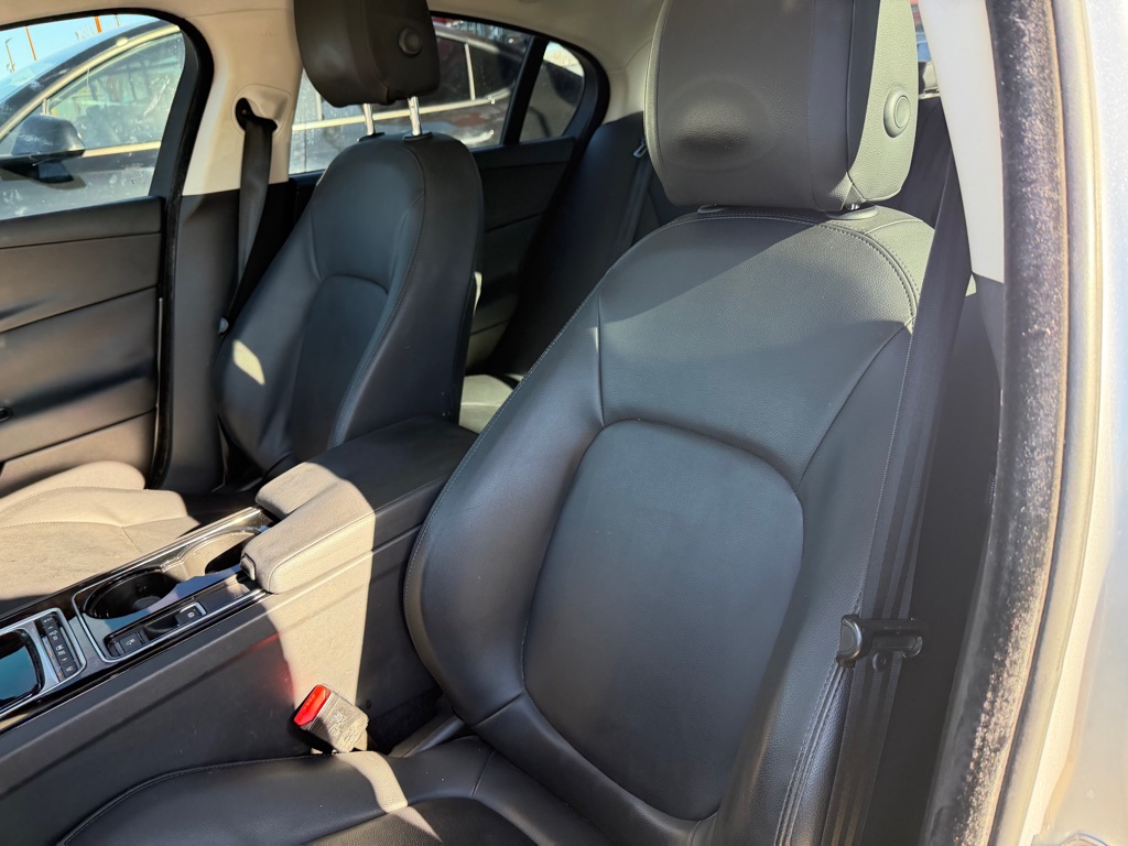 Photo 57 of this JAGUAR XE