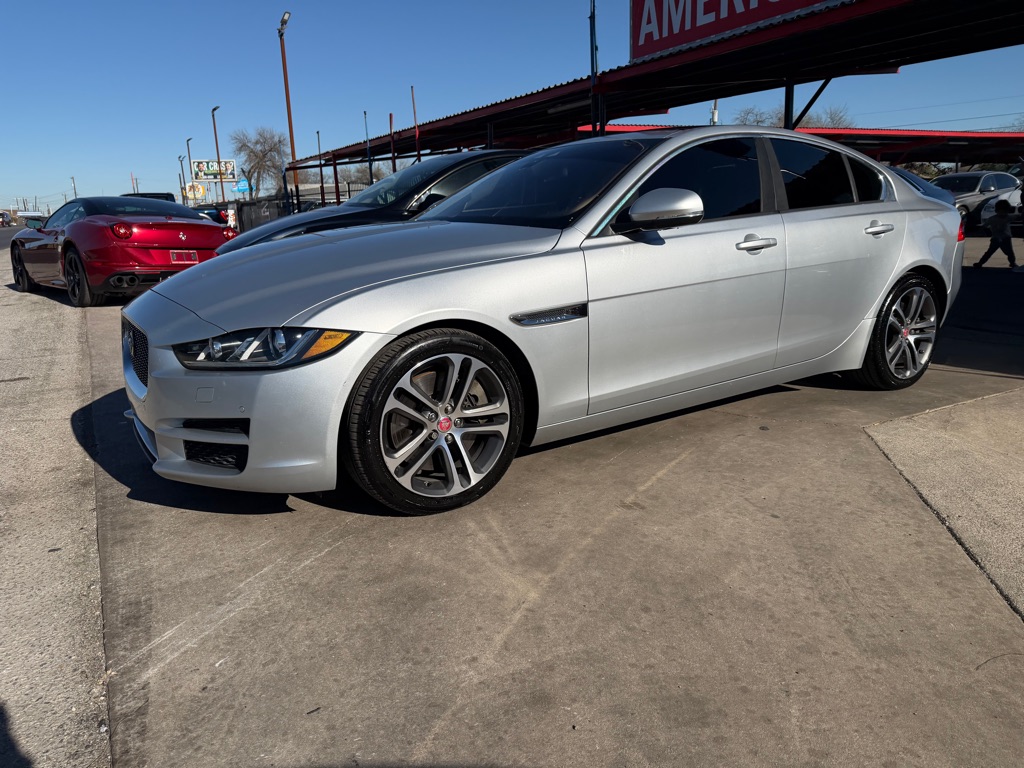 Photo 2 of this JAGUAR XE
