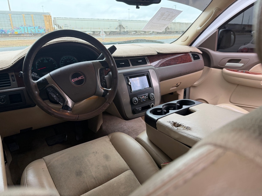 Photo 28 of this GMC YUKON