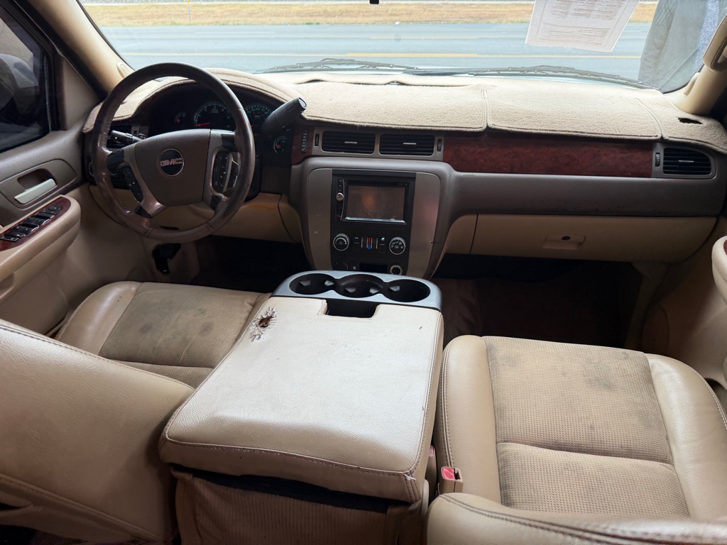Photo 33 of this GMC YUKON