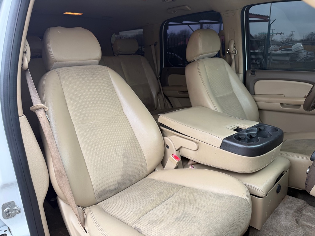 Photo 23 of this GMC YUKON