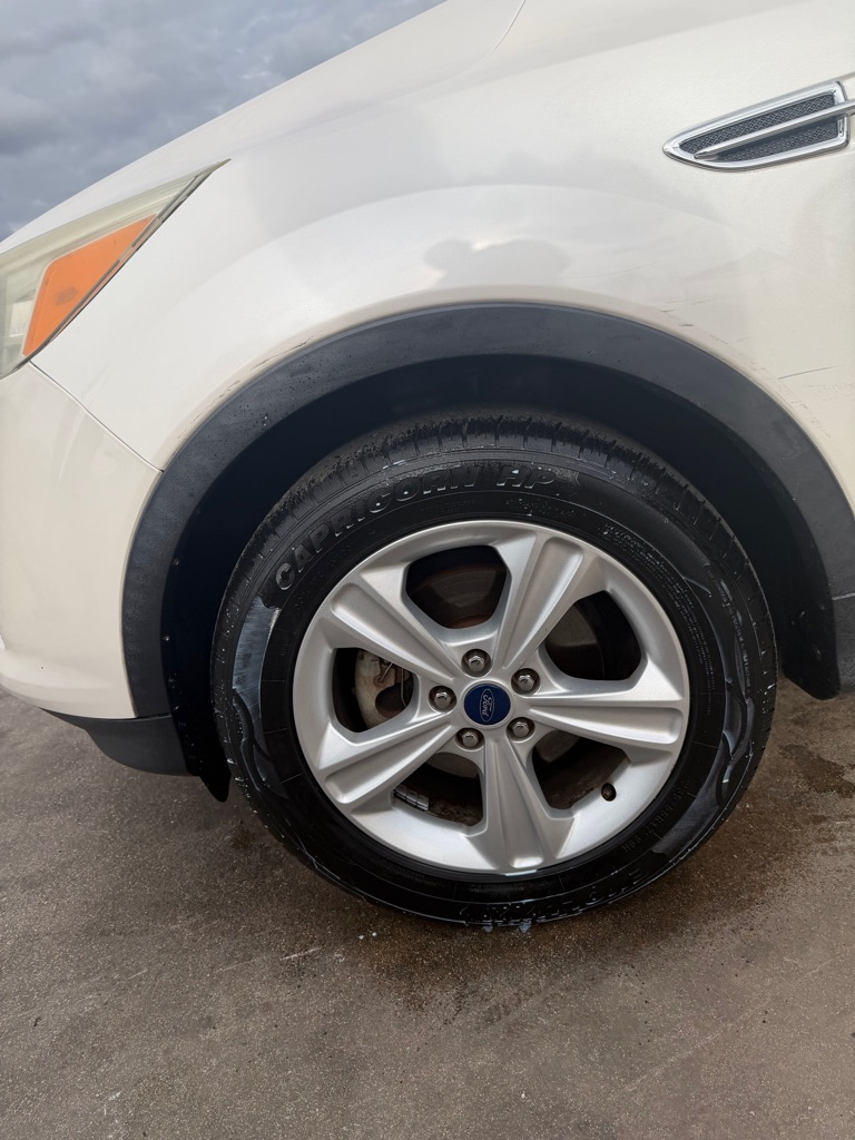 Photo 7 of this FORD ESCAPE