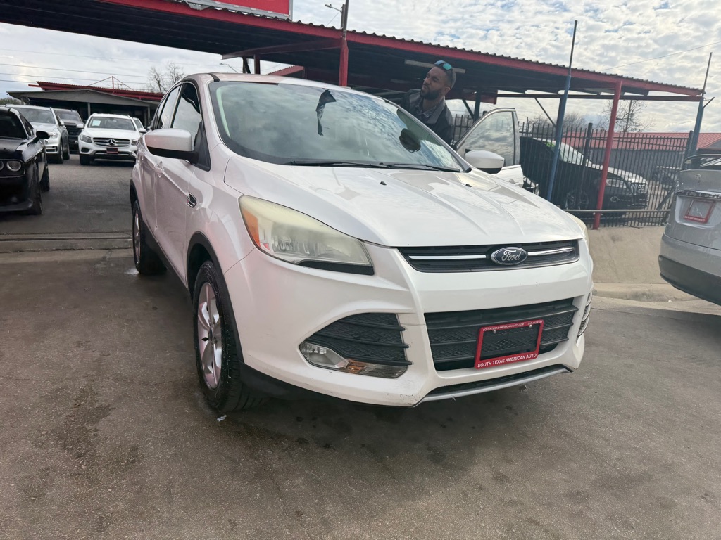 Photo 3 of this FORD ESCAPE