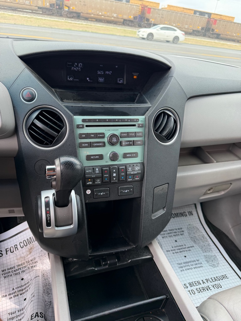 Photo 14 of this HONDA PILOT