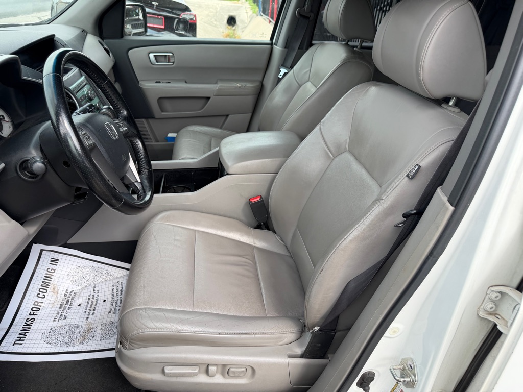 Photo 17 of this HONDA PILOT
