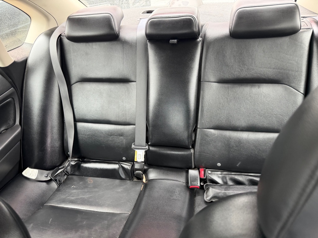 Photo 32 of this SUBARU LEGACY