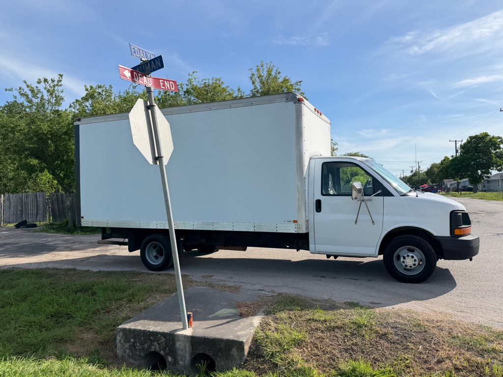 Photo 19 of this CHEVROLET EXPRESS G3500