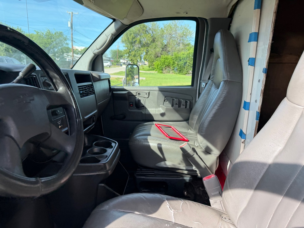Photo 39 of this CHEVROLET EXPRESS G3500