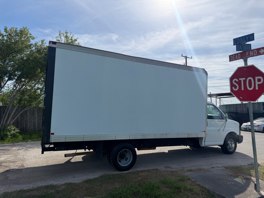 Photo 18 of this CHEVROLET EXPRESS G3500