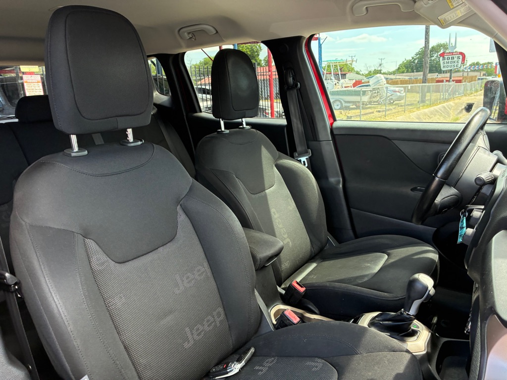 Photo 23 of this JEEP RENEGADE
