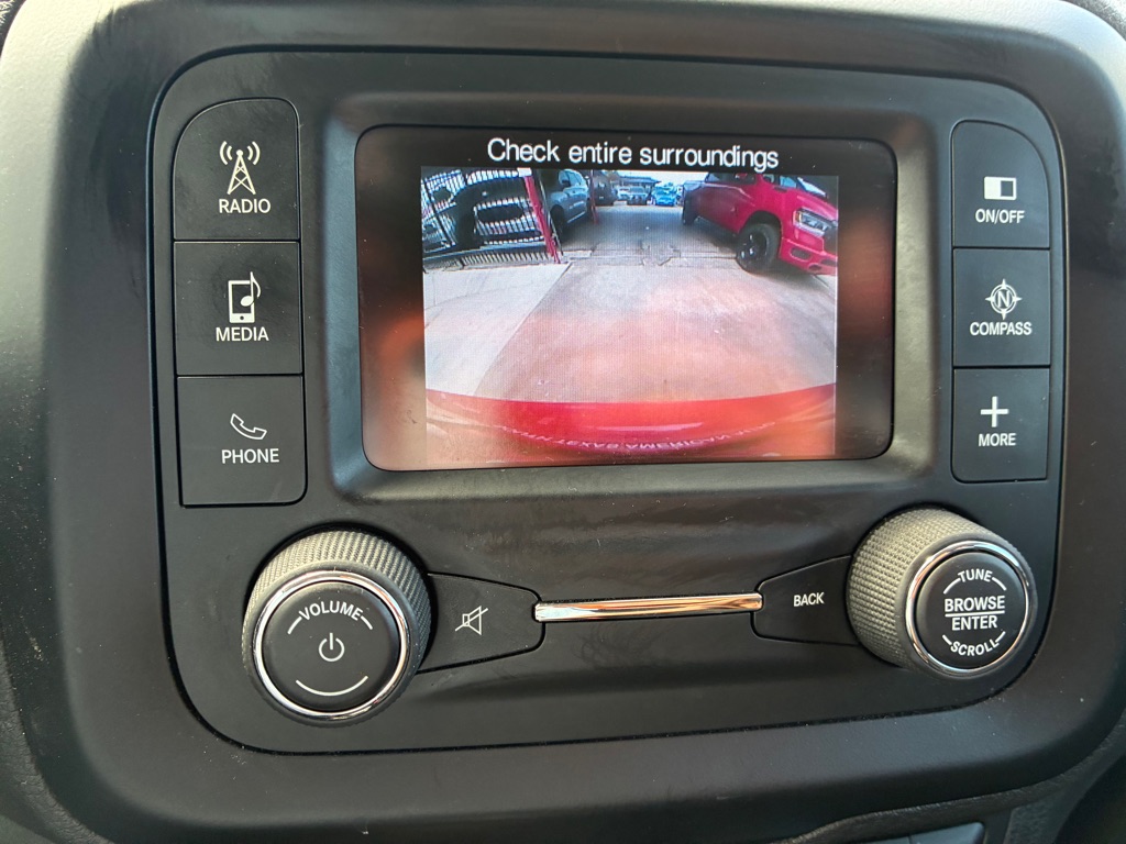 Photo 36 of this JEEP RENEGADE