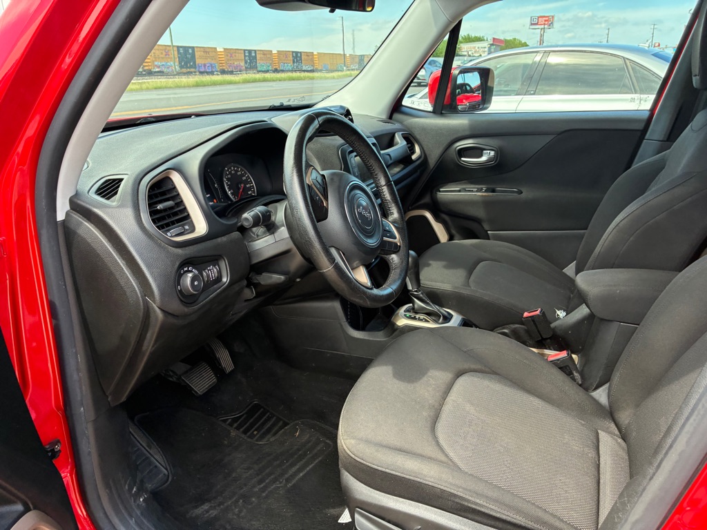 Photo 30 of this JEEP RENEGADE