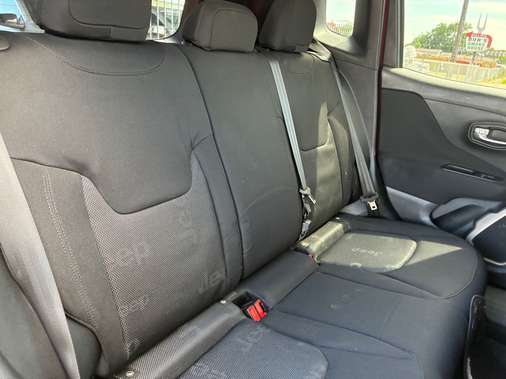 Photo 25 of this JEEP RENEGADE