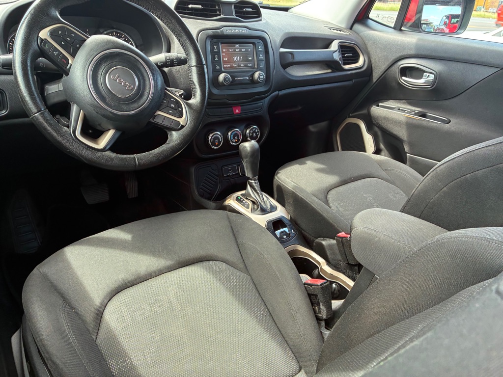 Photo 32 of this JEEP RENEGADE