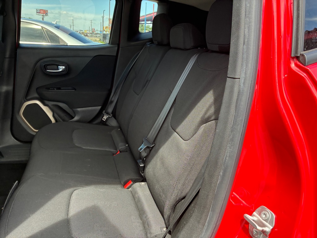 Photo 31 of this JEEP RENEGADE
