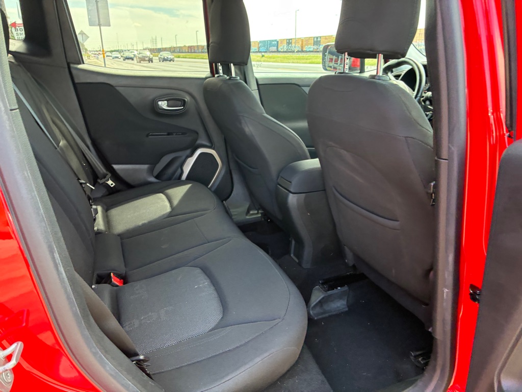 Photo 26 of this JEEP RENEGADE