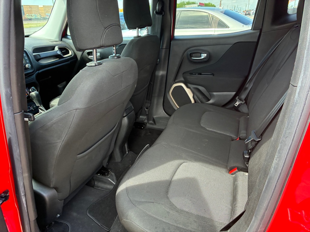 Photo 28 of this JEEP RENEGADE