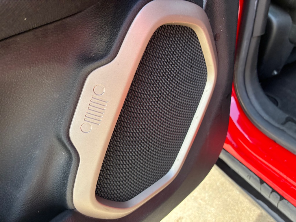 Photo 29 of this JEEP RENEGADE