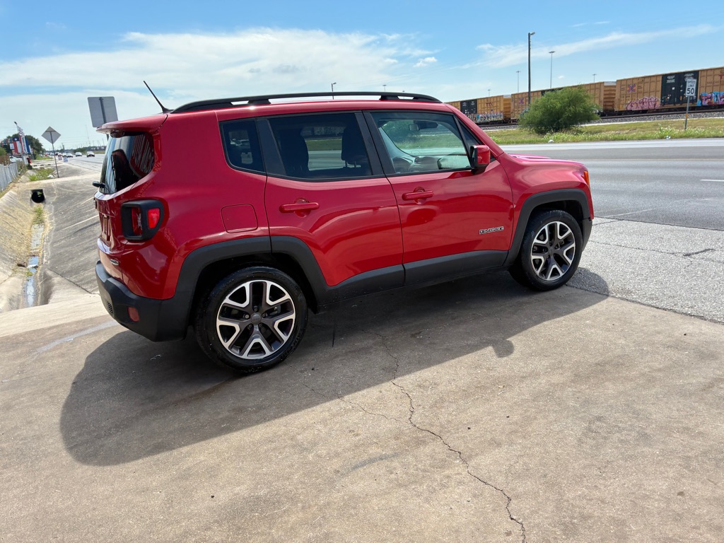 Photo 17 of this JEEP RENEGADE