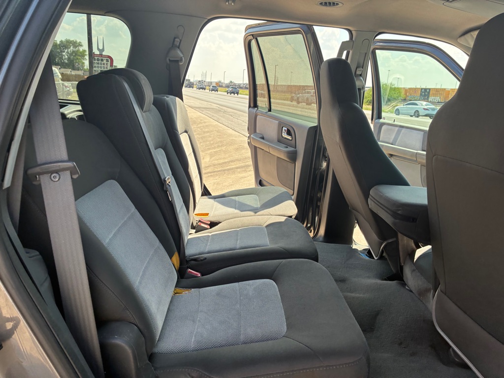 Photo 30 of this FORD EXPEDITION