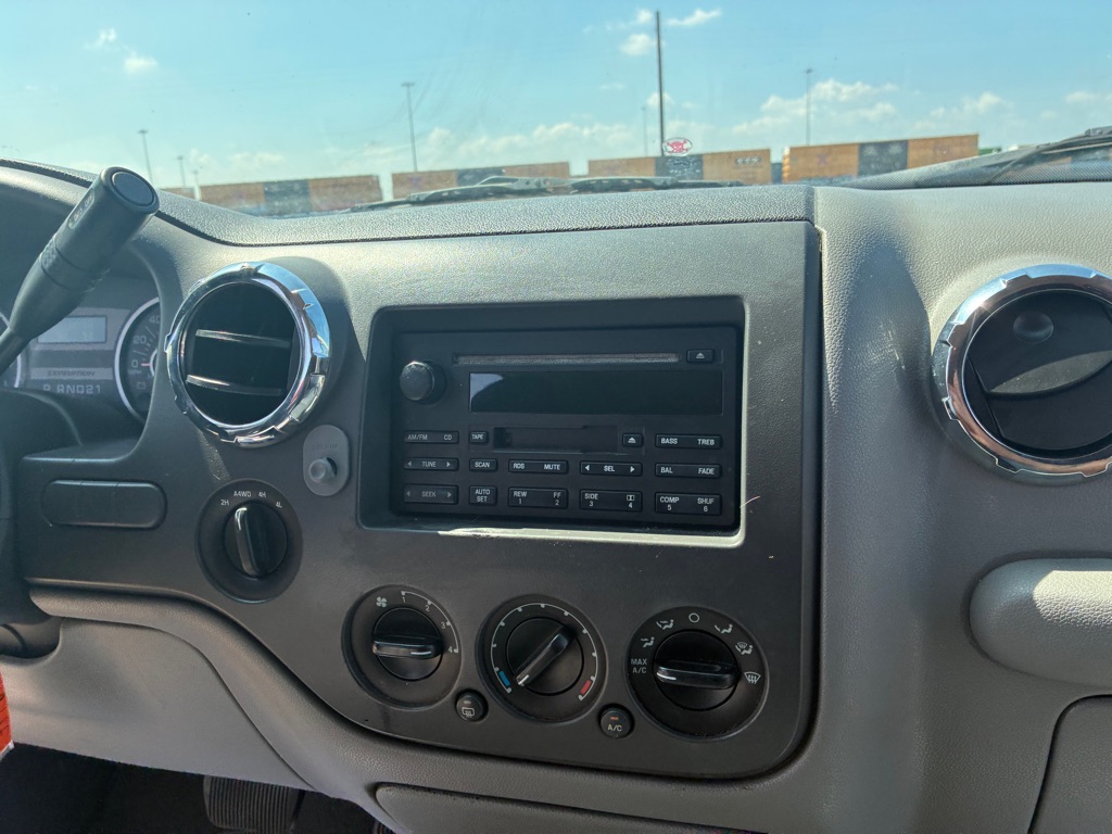 Photo 35 of this FORD EXPEDITION