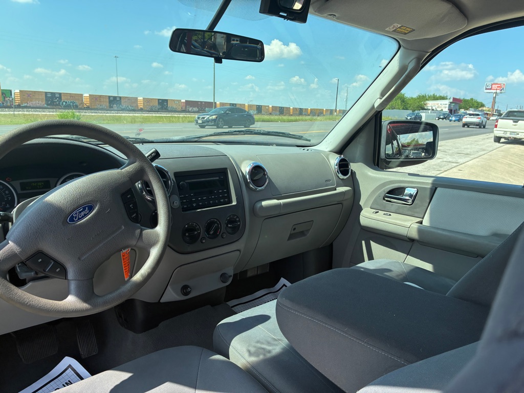 Photo 33 of this FORD EXPEDITION
