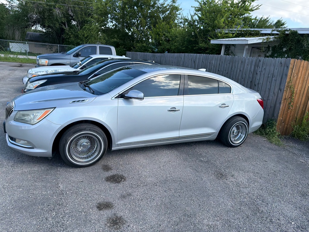 Photo 22 of this BUICK LACROSSE