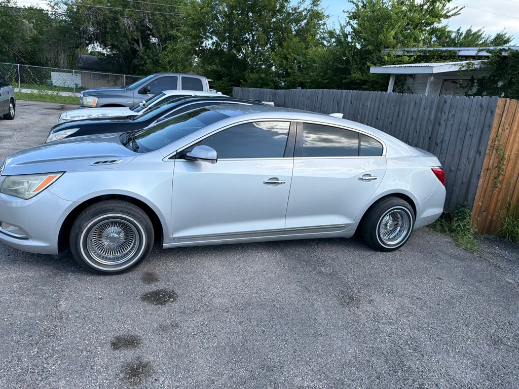 Photo 21 of this BUICK LACROSSE