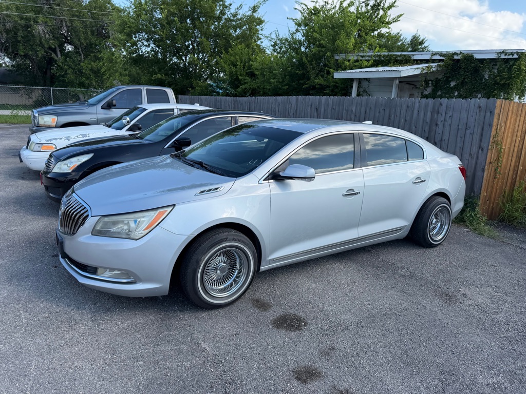 Photo 18 of this BUICK LACROSSE