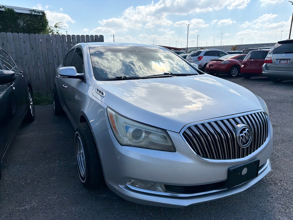 Photo 16 of this BUICK LACROSSE