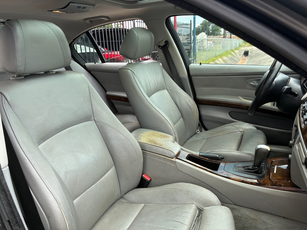 Photo 22 of this BMW 325