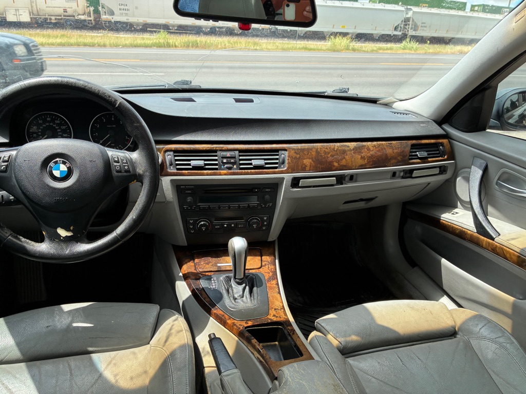 Photo 18 of this BMW 325