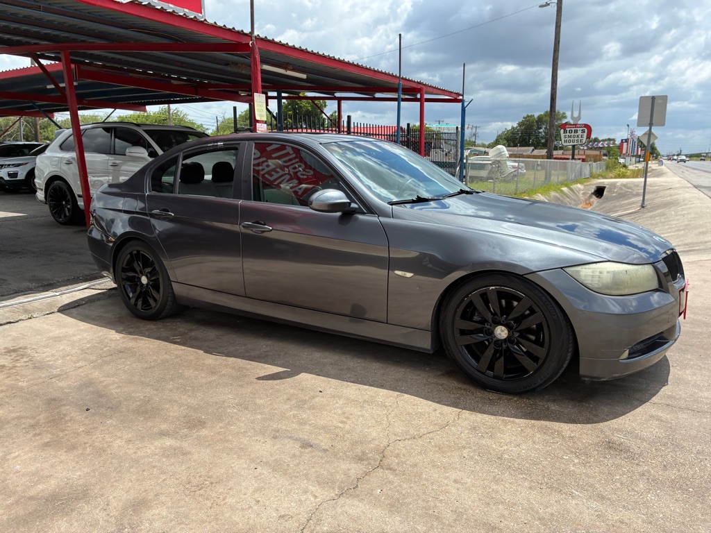 Photo 2 of this BMW 325