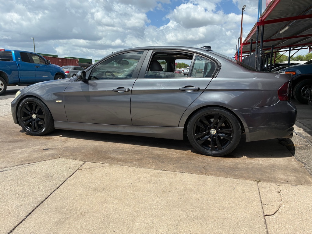 Photo 14 of this BMW 325