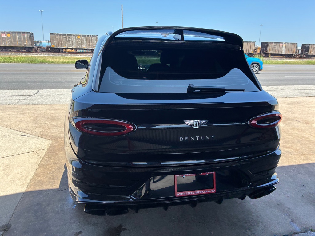 Photo 17 of this BENTLEY BENTAYGA