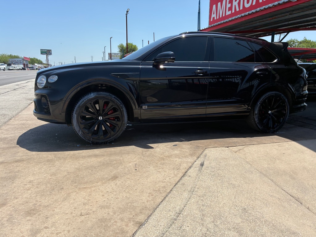 Photo 12 of this BENTLEY BENTAYGA