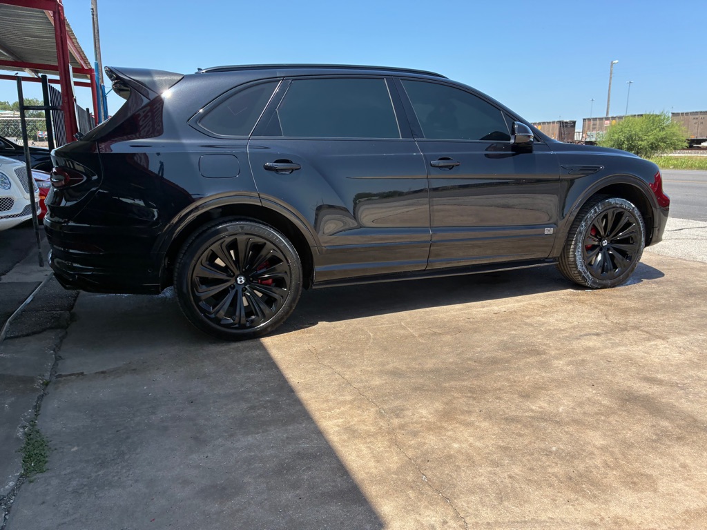 Photo 23 of this BENTLEY BENTAYGA