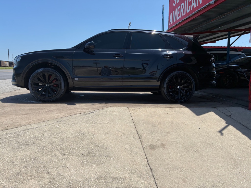 Photo 16 of this BENTLEY BENTAYGA