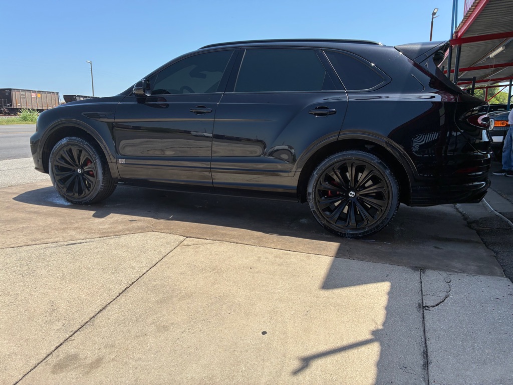 Photo 15 of this BENTLEY BENTAYGA