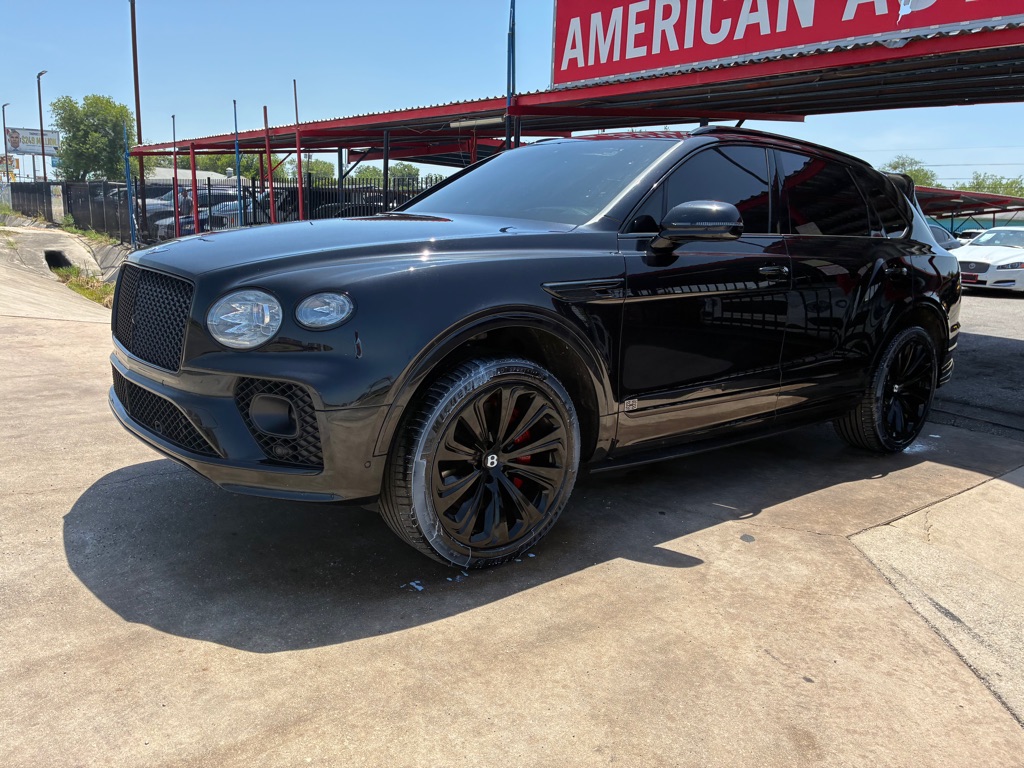 Photo 3 of this BENTLEY BENTAYGA