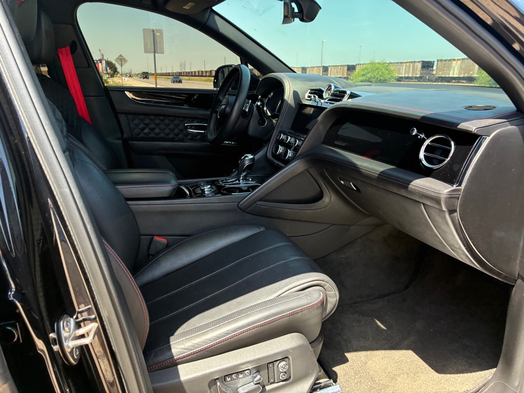Photo 40 of this BENTLEY BENTAYGA