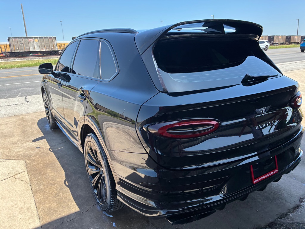 Photo 18 of this BENTLEY BENTAYGA