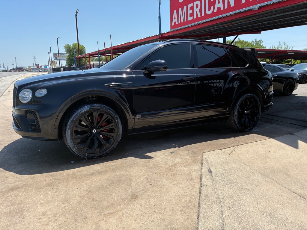 Photo 4 of this BENTLEY BENTAYGA