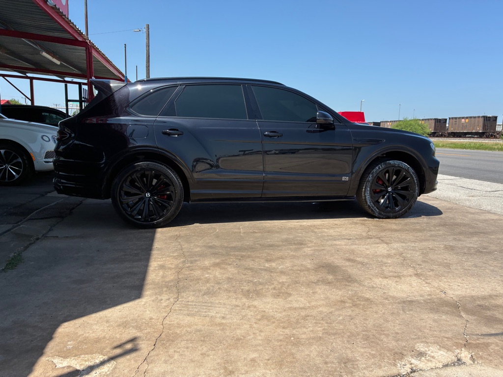 Photo 26 of this BENTLEY BENTAYGA