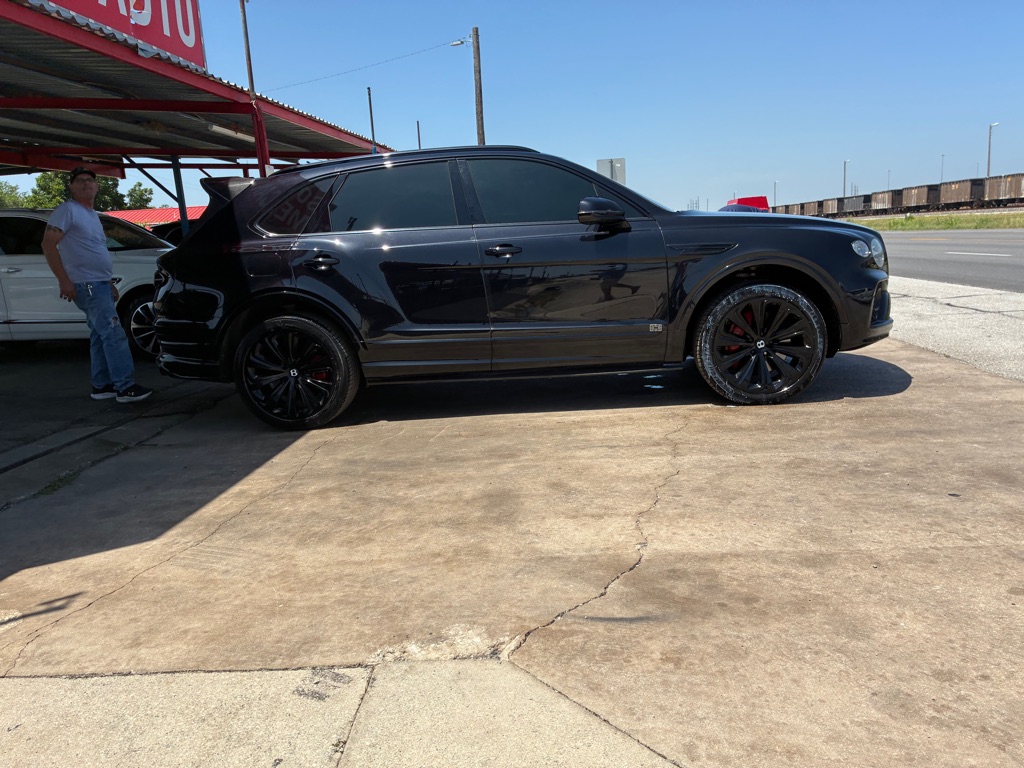 Photo 31 of this BENTLEY BENTAYGA