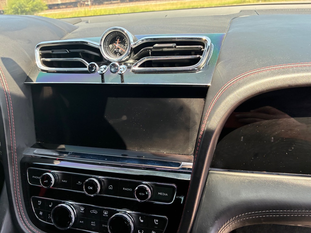Photo 41 of this BENTLEY BENTAYGA