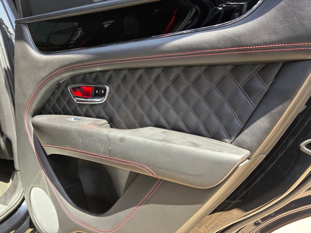 Photo 45 of this BENTLEY BENTAYGA
